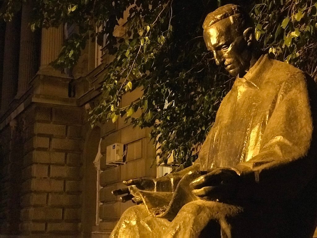 Nikola Tesla in front of the Faculty of Electrical Engineering